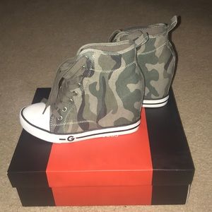 Guess camouflage shoe wedges